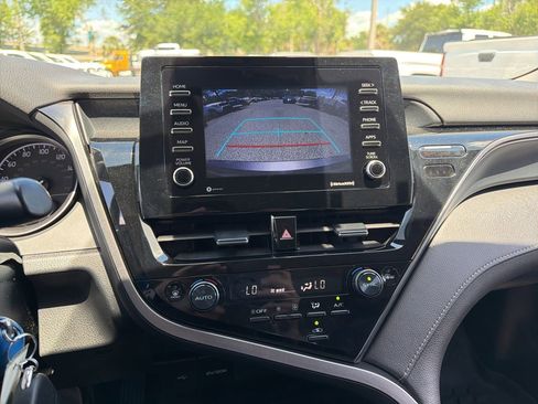 Used 2023 Toyota Camry SE FWD image 11
