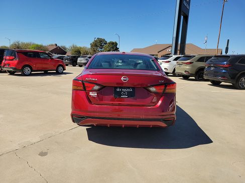 Used 2024 Nissan Altima 2.5 SV image 6