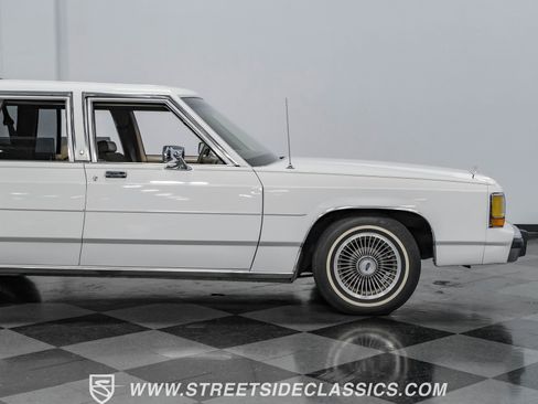 Used 1990 Ford LTD Crown Victoria image 30