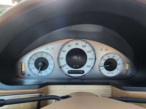 Used 2009 Mercedes-Benz E 350 Sedan image 36