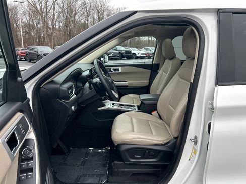 Used 2021 Ford Explorer XLT w/ Equipment Group 202A image 13