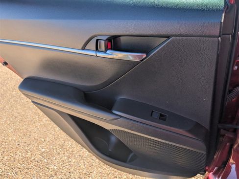 Used 2022 Toyota Camry LE image 29