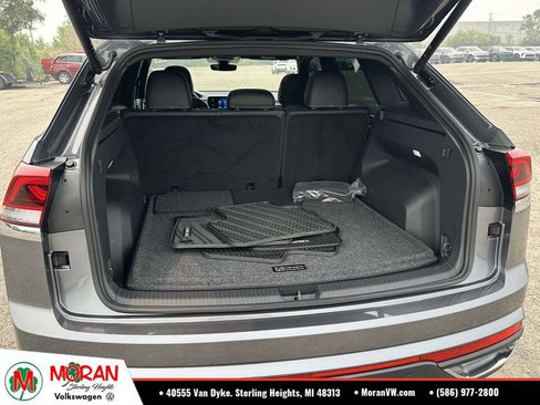 Used 2025 Volkswagen Atlas Cross Sport SE w/ Panoramic Sunroof Package AWD/4WD image 11
