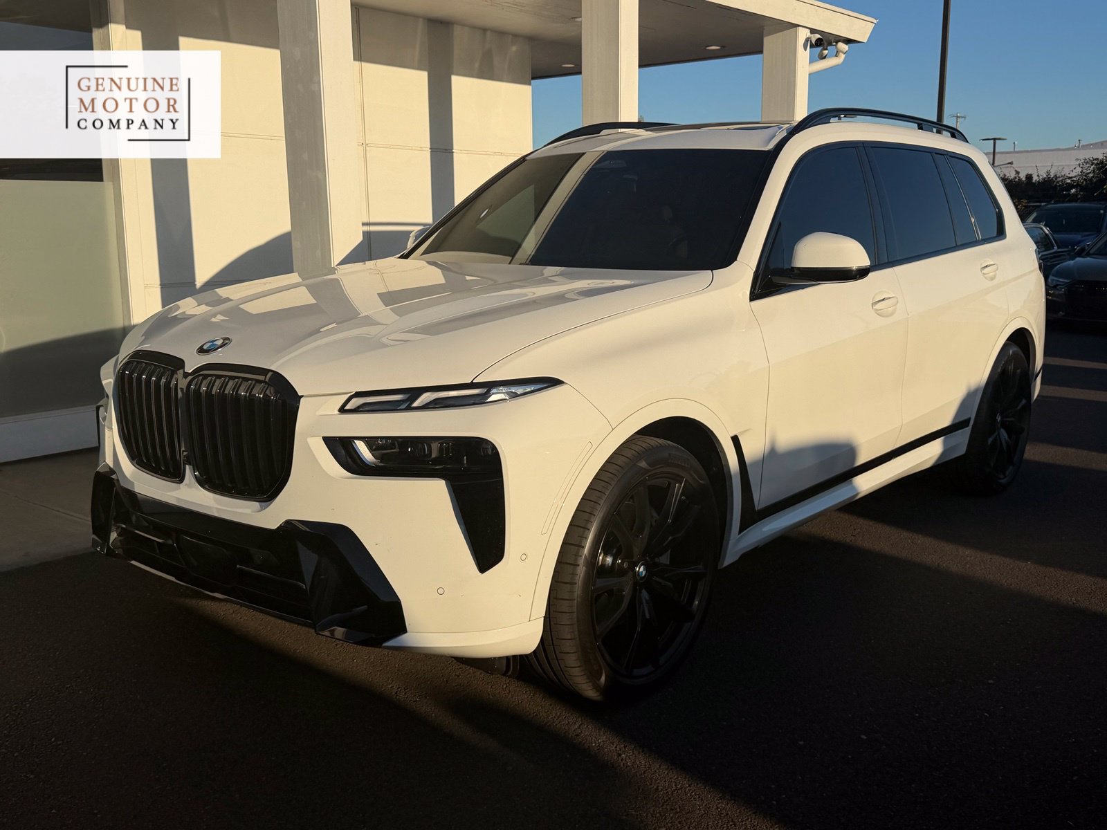 Used 2024 BMW X7 xDrive40i w/ M Sport Package AWD/4WD image 1