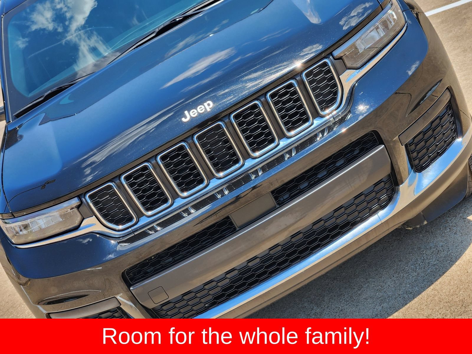 Used 2025 Jeep Grand Cherokee L Laredo RWD image 14