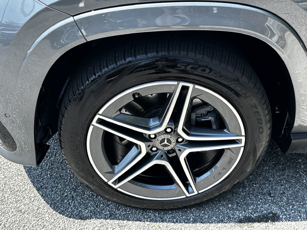 Used 2025 Mercedes-Benz GLS 450 4MATIC w/ AMG Line Exterior image 13