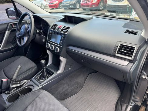 Used 2017 Subaru Forester 2.5i AWD/4WD image 18