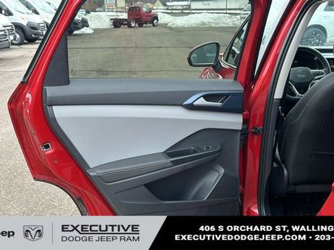 Used 2024 Volkswagen Taos SE w/ Panoramic Sunroof Package image 21