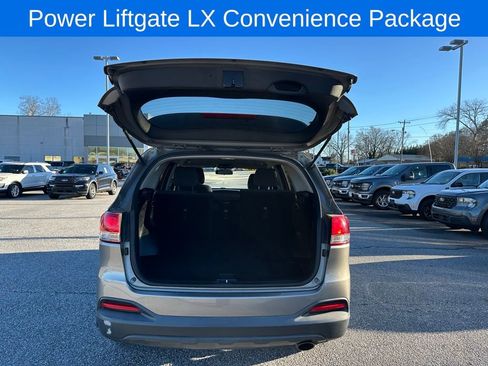 Used 2016 Kia Sorento L image 9