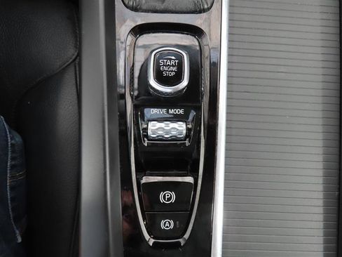 Used 2020 Volvo XC60 T6 Momentum w/ Protection Package Premier AWD/4WD image 31