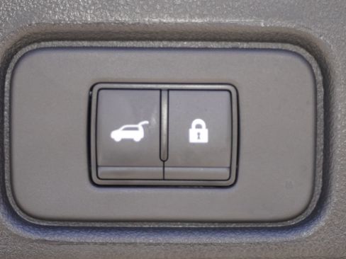 Used 2025 Nissan Pathfinder SV FWD image 10