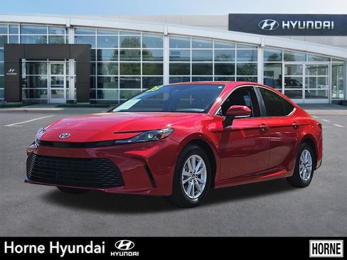Used 2025 Toyota Camry LE FWD image 1