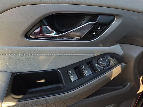 Used 2018 Chevrolet Traverse LT FWD image 14
