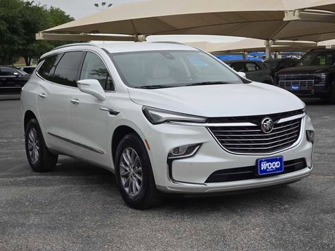 Certified 2023 Buick Enclave Essence FWD image 3