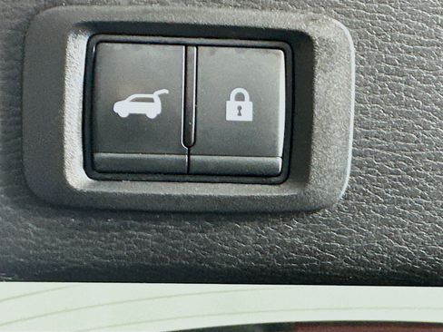 Used 2024 Mitsubishi Outlander SE image 32