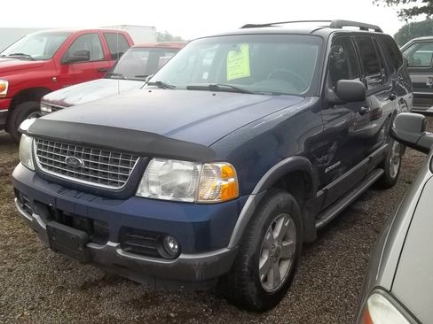 Used 2005 Ford Explorer Sport XLT image 2