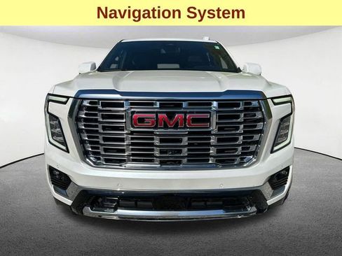 Used 2025 GMC Yukon XL Denali w/ Sun & Power Step Package AWD/4WD image 4