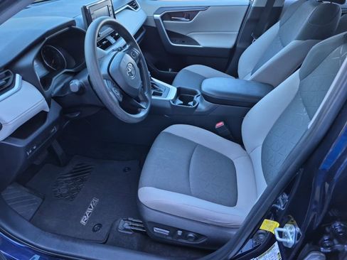 Used 2021 Toyota RAV4 XLE w/ Convenience Package image 17