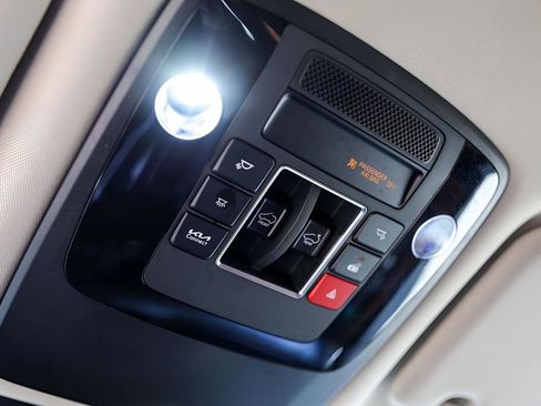 Used 2023 Kia Carnival SX Prestige image 24