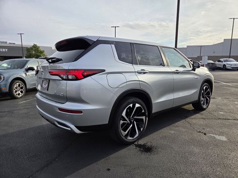 Used 2024 Mitsubishi Outlander 4WD Plug-In Hybrid image 6