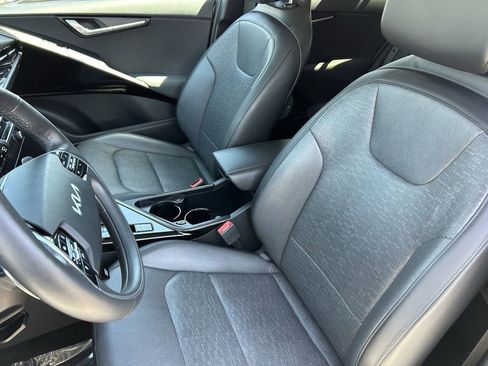 Used 2023 Kia Niro Wave FWD image 28