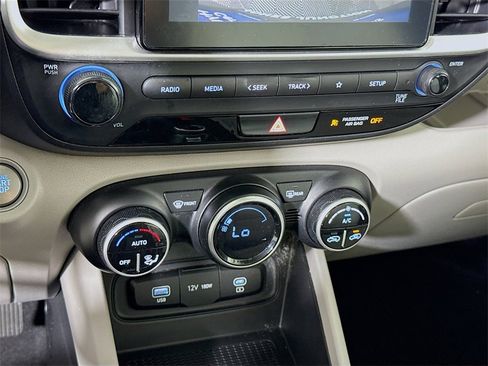 Certified 2024 Hyundai Venue SEL image 8