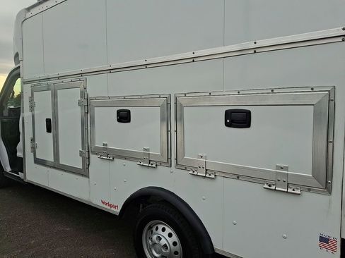 Used 2024 Ford Transit 350 image 25