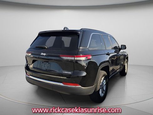Used 2024 Jeep Grand Cherokee Laredo AWD/4WD image 4
