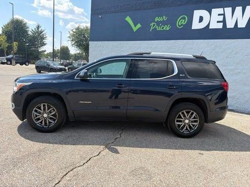 Used 2017 GMC Acadia SLT FWD image 2