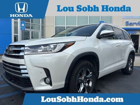 Used 2018 Toyota Highlander Limited Platinum FWD image 1