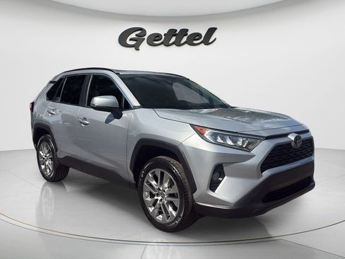 Used 2021 Toyota RAV4 XLE Premium FWD image 3