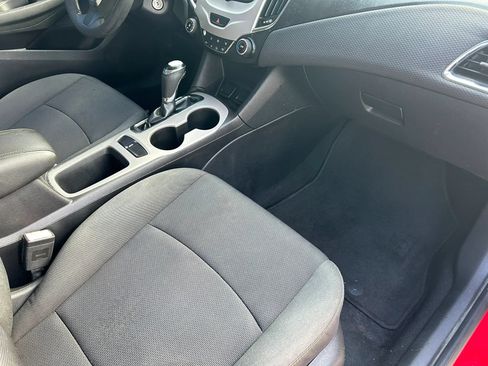 Used 2017 Chevrolet Cruze LS FWD image 14
