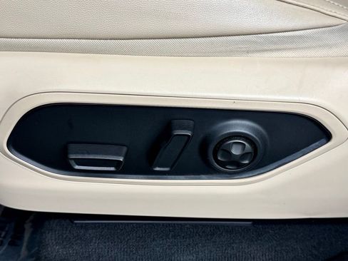 Used 2023 Jeep Grand Cherokee Limited w/ Luxury Tech Group II image 21