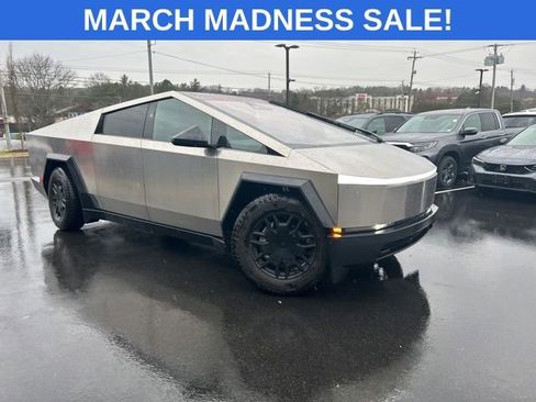 Used 2025 Tesla Cybertruck AWD Crew Cab image 4