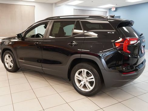 Used 2024 GMC Terrain SLE w/ Driver Convenience Package FWD image 7