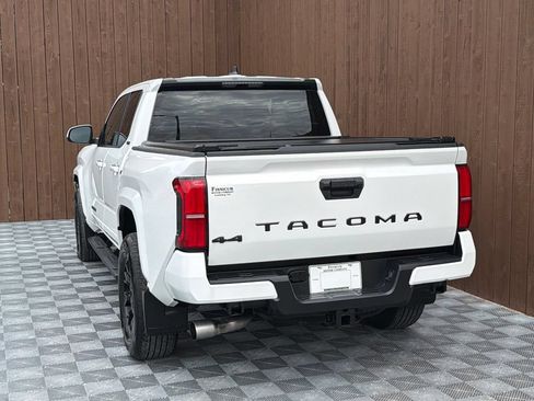 Used 2025 Toyota Tacoma SR5 AWD/4WD image 16