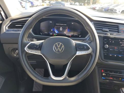 Used 2024 Volkswagen Tiguan SE FWD image 25