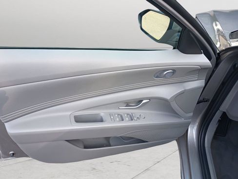 Used 2023 Hyundai Elantra SEL w/ Convenience Package FWD image 9