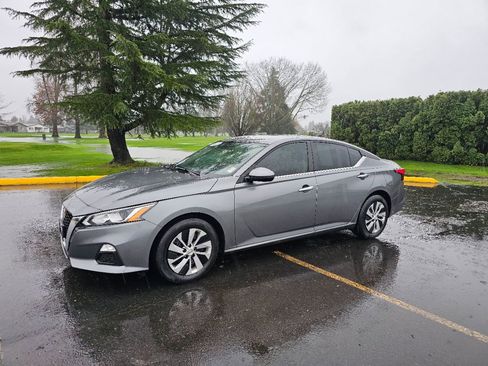 Used 2021 Nissan Altima 2.5 S w/ Driver Assist Package image 4