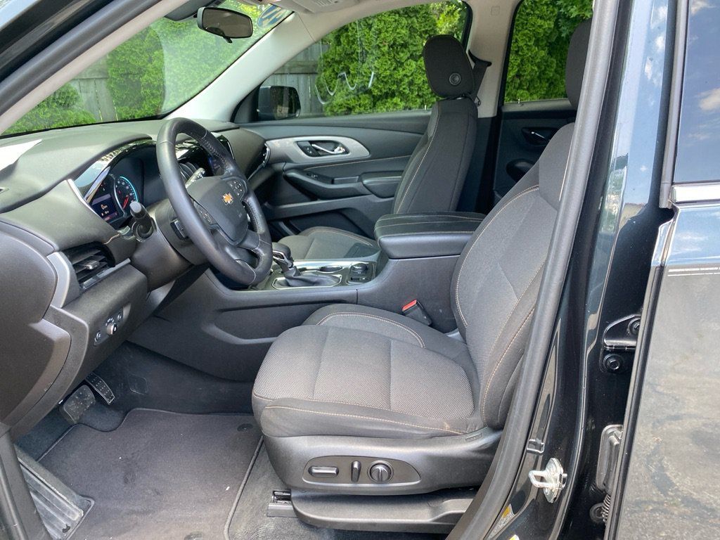 Used 2021 Chevrolet Traverse LT FWD image 9