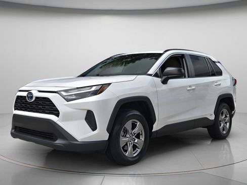 Used 2023 Toyota RAV4 LE image 9