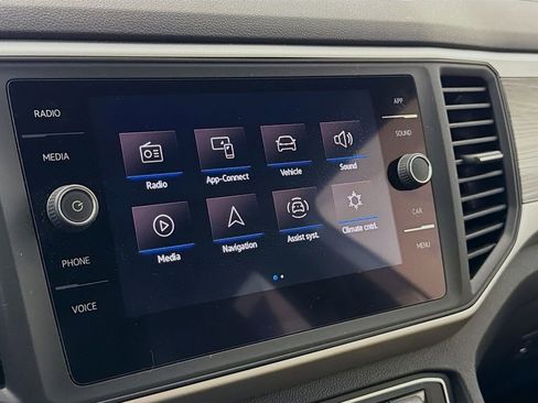 Used 2021 Volkswagen Atlas Cross Sport SE image 38