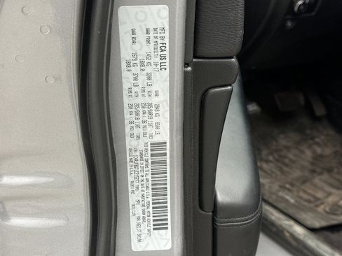 Used 2018 Jeep Grand Cherokee Limited image 11