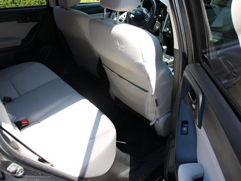 Used 2014 Subaru Forester 2.5i Premium w/ Popular Package #2 AWD/4WD image 6