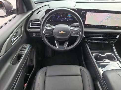 Used 2024 Chevrolet Traverse LT FWD image 12