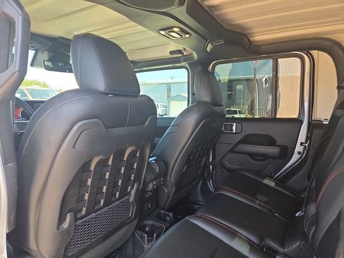 Used 2020 Jeep Gladiator Rubicon AWD/4WD image 16