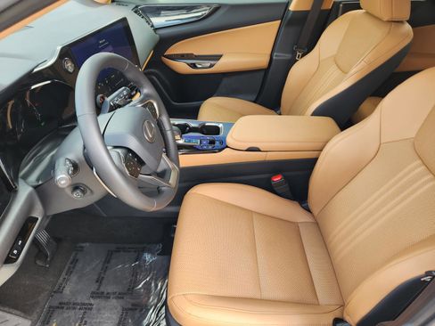 Used 2025 Lexus NX 350h AWD w/ Accessory Package (Z2) image 5