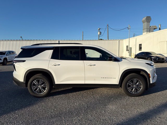 Certified 2026 Chevrolet Traverse LT w/ Driver Confidence Package FWD image 2