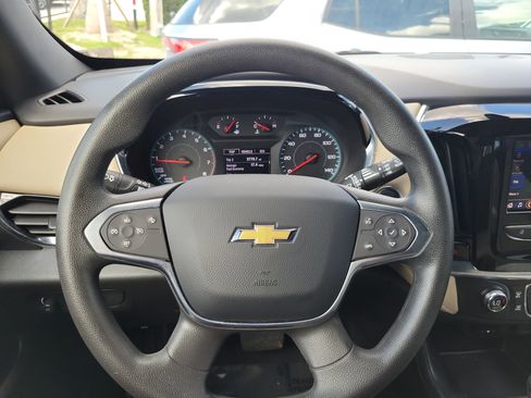 Used 2023 Chevrolet Traverse LS image 16