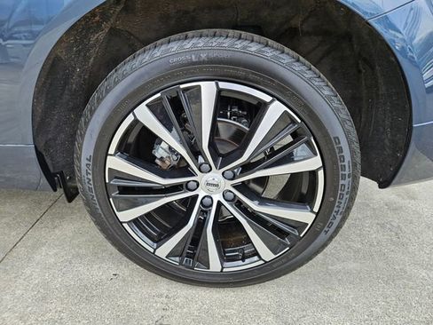 Certified 2023 Volvo XC60 B5 Plus w/ Climate Package AWD/4WD image 9